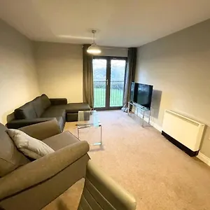  Apartment Centre Deluxe: Spacious 1-bed With Flexible Sleeping & Free Parking