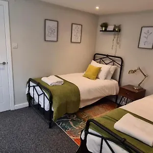 Apartment Morris Lodge, - 1 Bedroom, Free Wifi & Parking