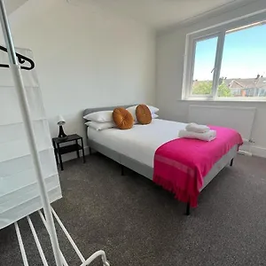  Apartment 2 Bedroom Flat Free Parking Great Location
