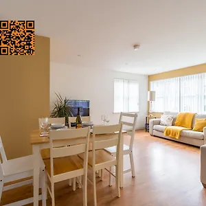 modern-3-bedroom-apt-near-city-centre-parking.belfasthotelsireland.com/